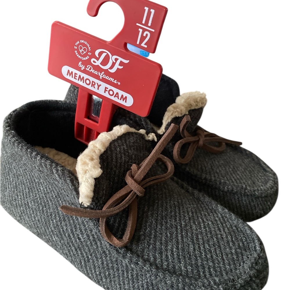 Dearfoams Kids Slippers - Charcoal with Cream Lining. Never been worn.